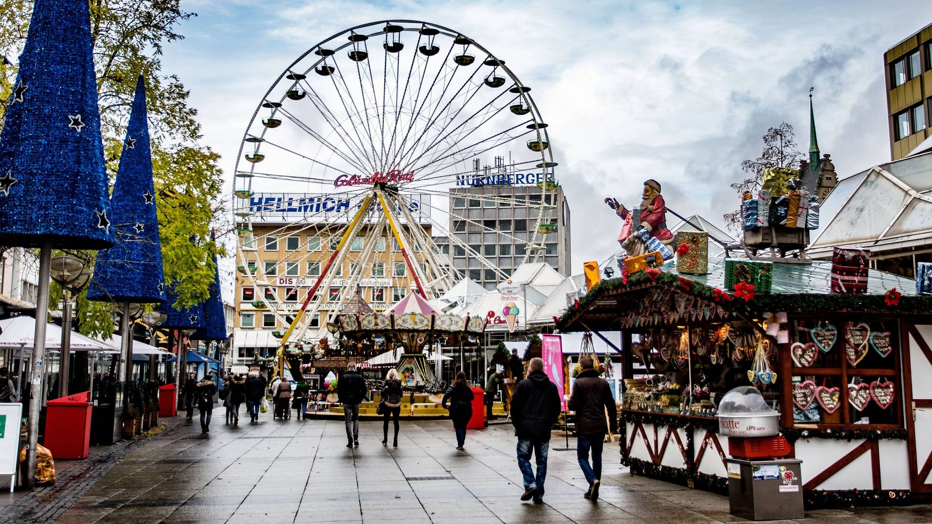 Duisburg (Archivbild): Der Weihnachtsmarkt in der Innenstadt. Duisburg (Archivbild): Der Weihnachtsmarkt in der Innenstadt.