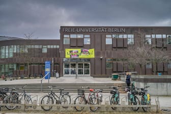 Freie Universität in Berlin (Archivbild): Ein Student der Uni in Berlin einen anderen Studenten attackiert.