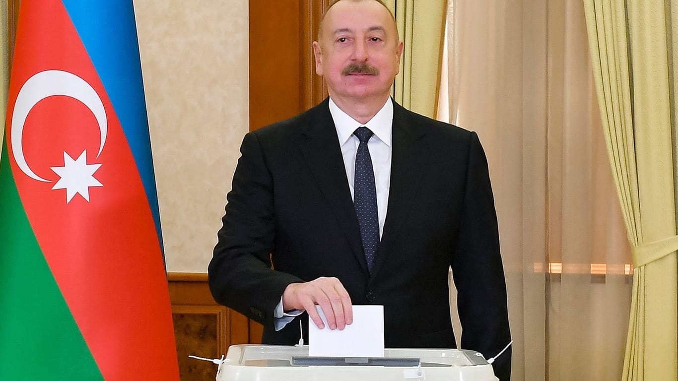 Außerordentliche Präsidentenwahl in Aserbaidschan