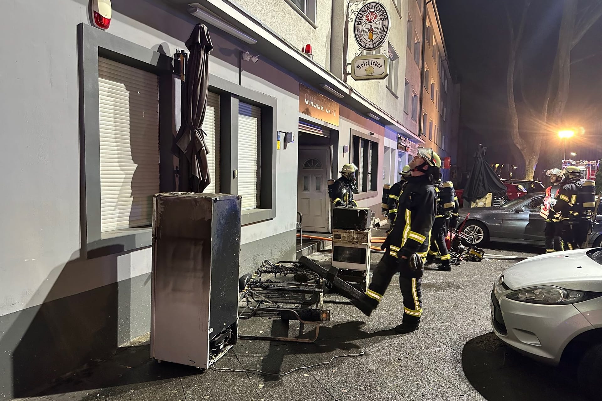 Brandbekämpfung in einem Café in der Dortmunder Nordstadt: Anwohner blieben unverletzt.