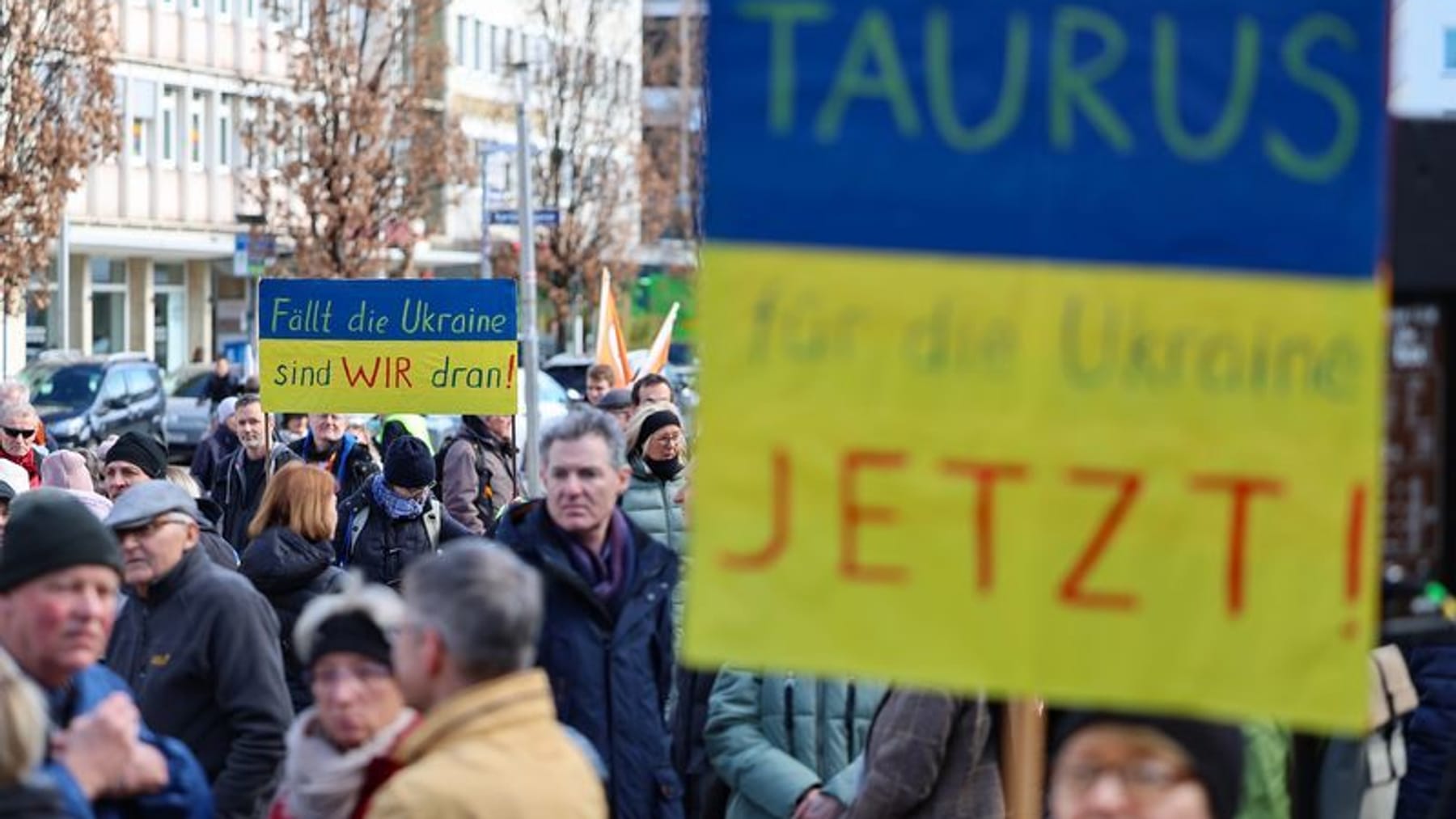 n-rnberg-rund-900-teilnehmer-bei-kundgebungen