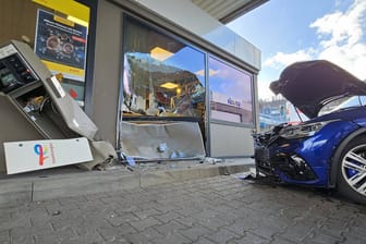 Am Auto und der Tankstelle entstand ein Schaden in Höhe von rund 90.000 Euro.