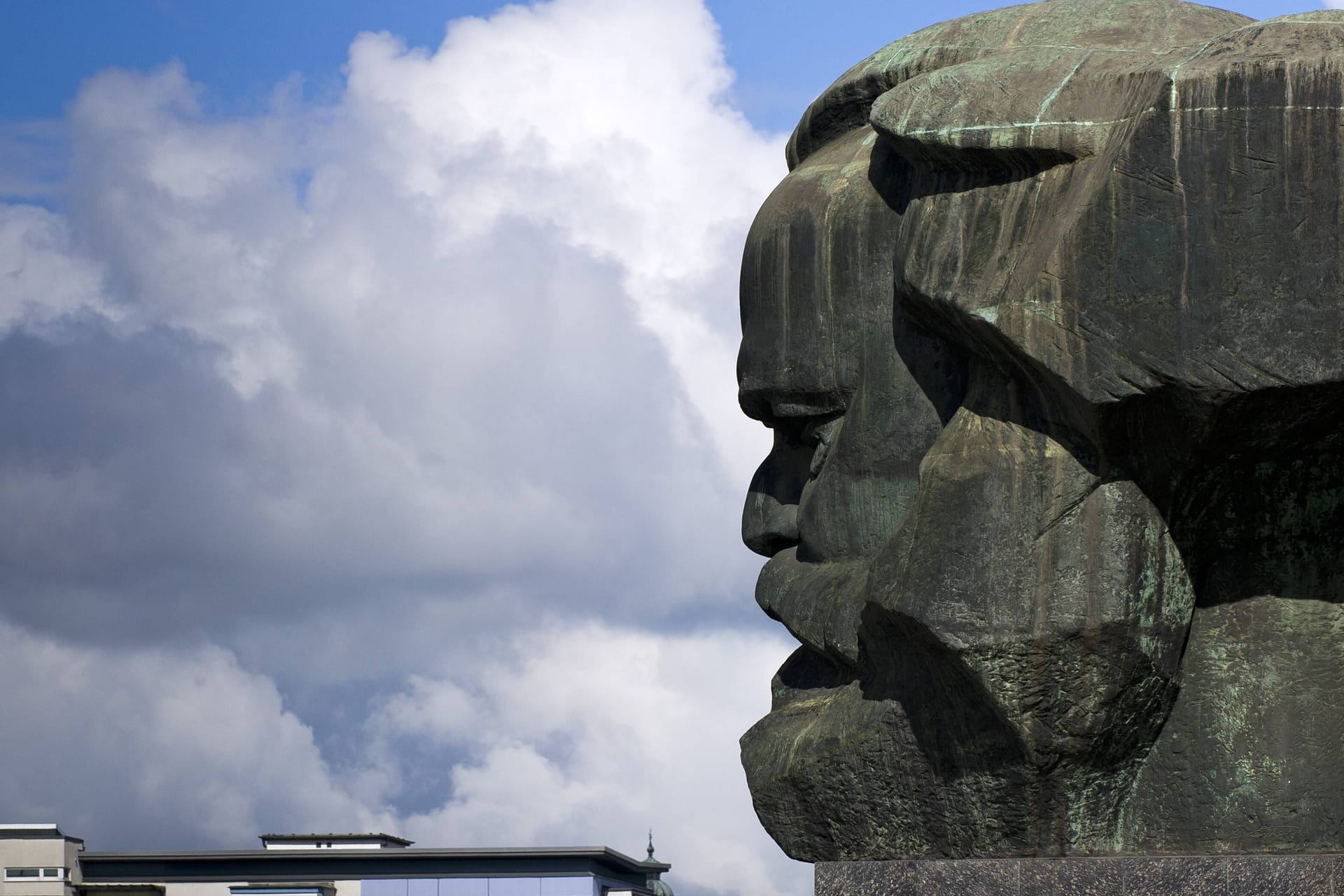 Charakterkopf: Die Büste von Karl Marx in der Brückenstrasse in Chemnitz.
