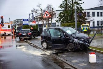 Crash in Dietzenbach: Alle Verletzten mussten ins Krankenhaus gebracht werden.