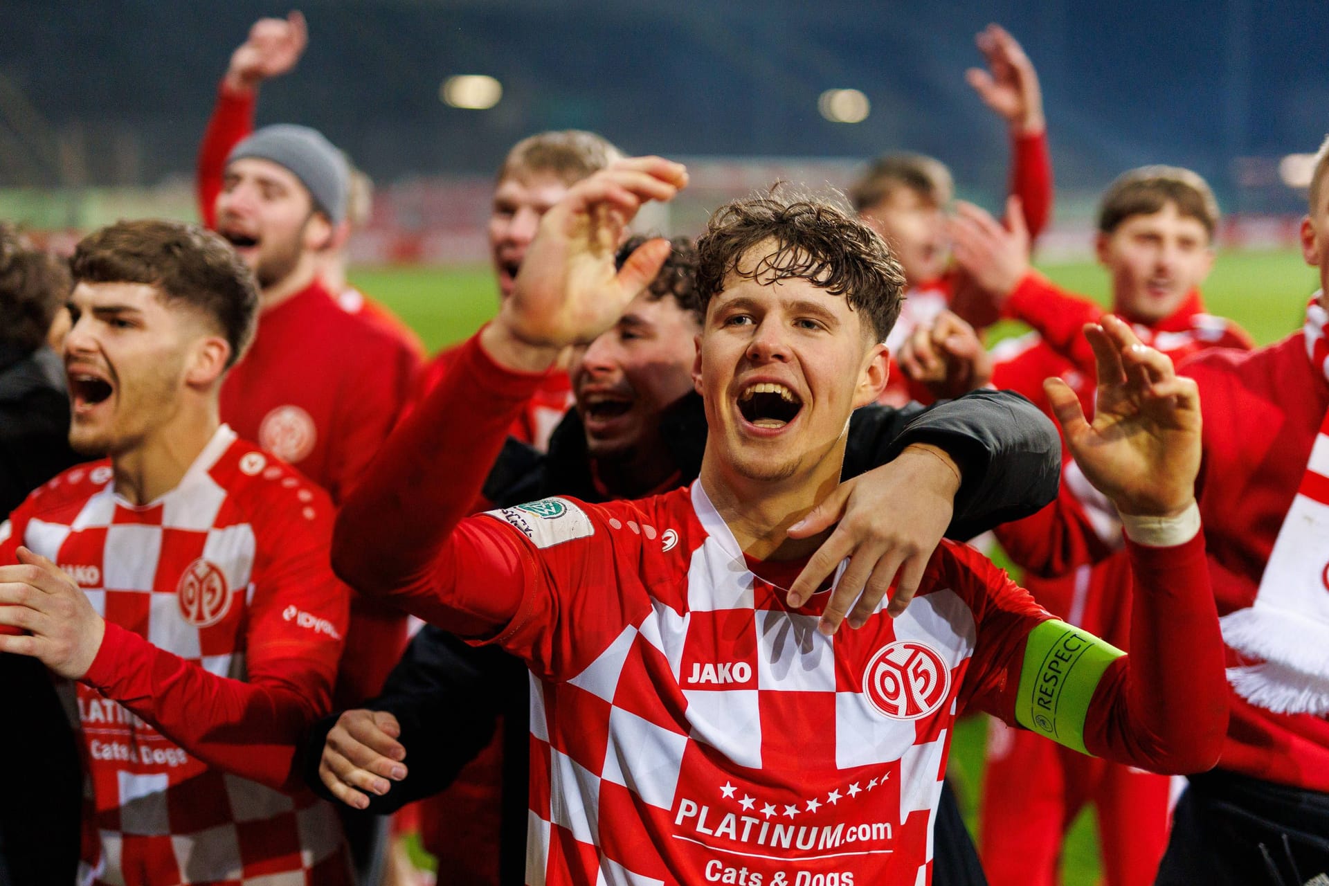 Freude pur bei der Mainzer U19: Gegen den FC Barcelona holten sie überraschend den Sieg.