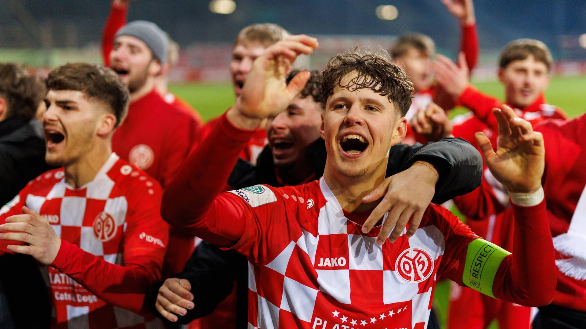 Freude pur bei der Mainzer U19: Gegen den FC Barcelona holten sie überraschend den Sieg. Freude pur bei der Mainzer U19: Gegen den FC Barcelona holten sie überraschend den Sieg.
