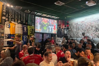 Fußball-Nachmittag im "Stadion an der Schleißheimer Straße": Hier herrscht gemütliches Durcheinander.