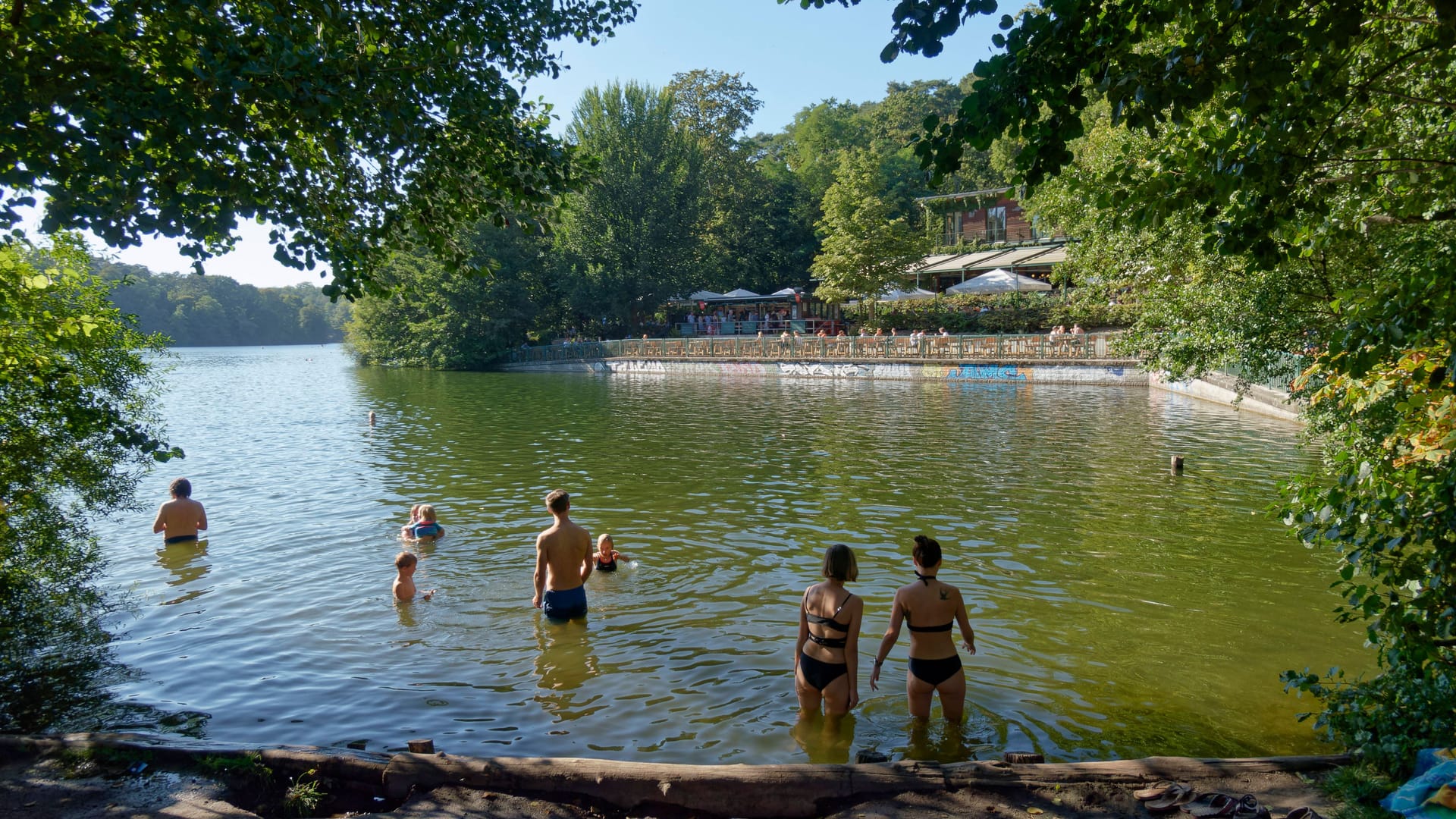 Der Schlachtensee (Archivbild): Ein junger Mann, der eine 14-Jährige vergewaltigt hat, ist nun verurteilt worden.