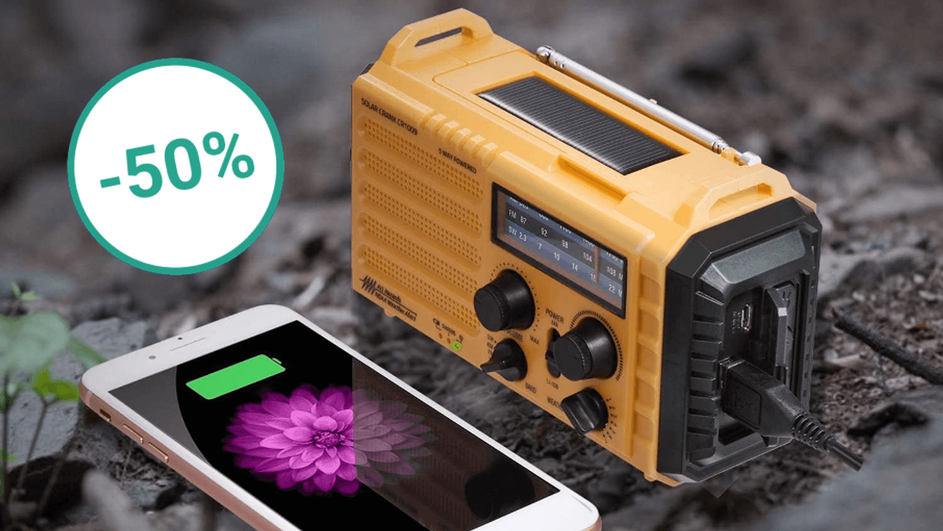50 Prozent Rabatt bei Amazon: Das beliebte Notfallradio kann über Solar, den Akku oder eine Handkurbel betrieben werden.