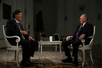 Die amerikanische Öffentlichkeit manipulieren: Wladimir Putin im Interview mit Tucker Carlson.