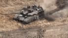 Heftige Explosion bei modernem Panzer