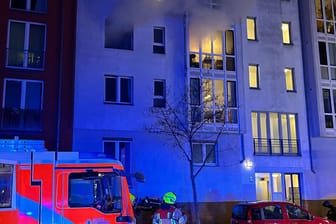 Berlin: In Friedrichshain kam es in der Nacht zu Sonntag zu einem Wohnungsbrand. Ein Mensch starb.