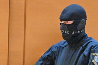 Ein Justizbeamter im österreichischen Gericht (Symbolbild): Ein Polizist wurde dafür verurteilt, dass er seinen Chef erschossen hat.