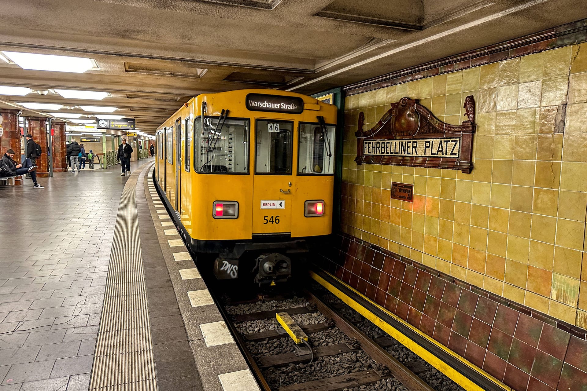 U2 in Berlin (Symbolfoto): In einem Waggon der Bahn kam es zu einem Angriff auf ein Ehepaar.