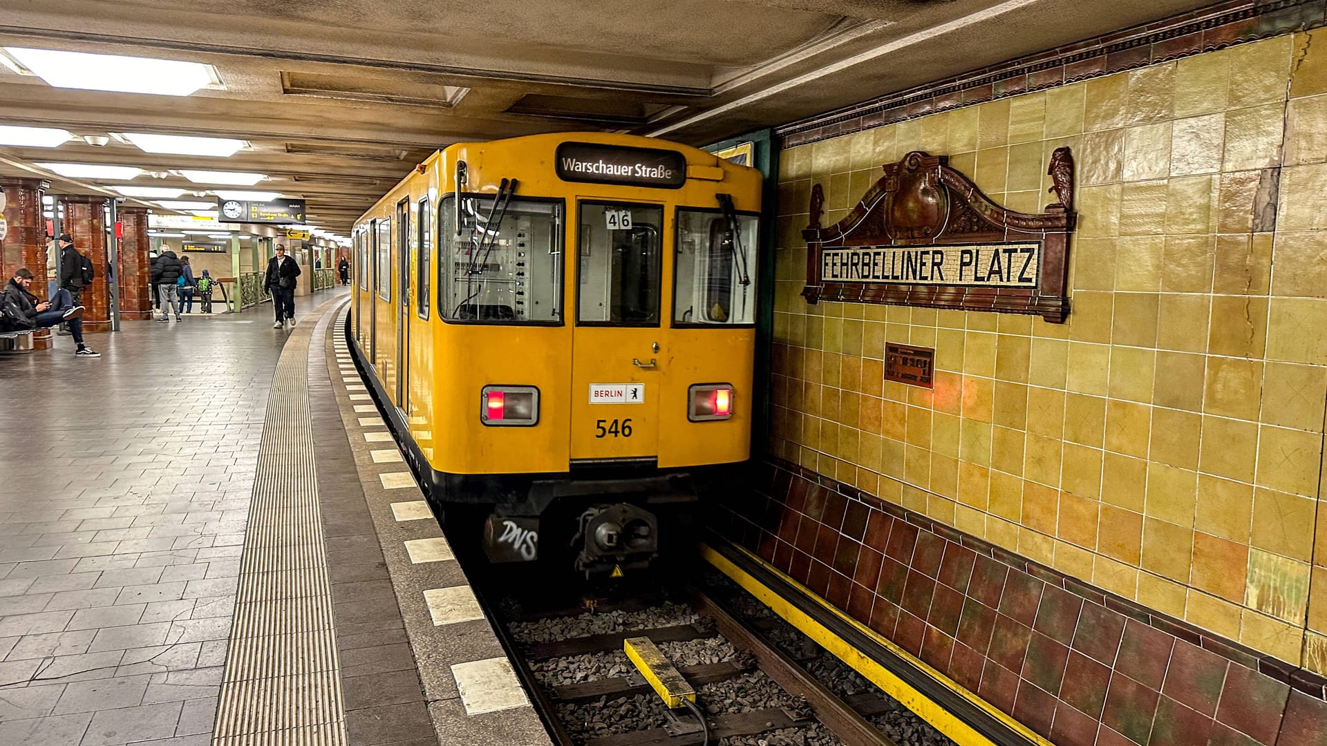 U2 in Berlin (Symbolfoto): In einem Waggon der Bahn kam es zu einem Angriff auf ein Ehepaar.