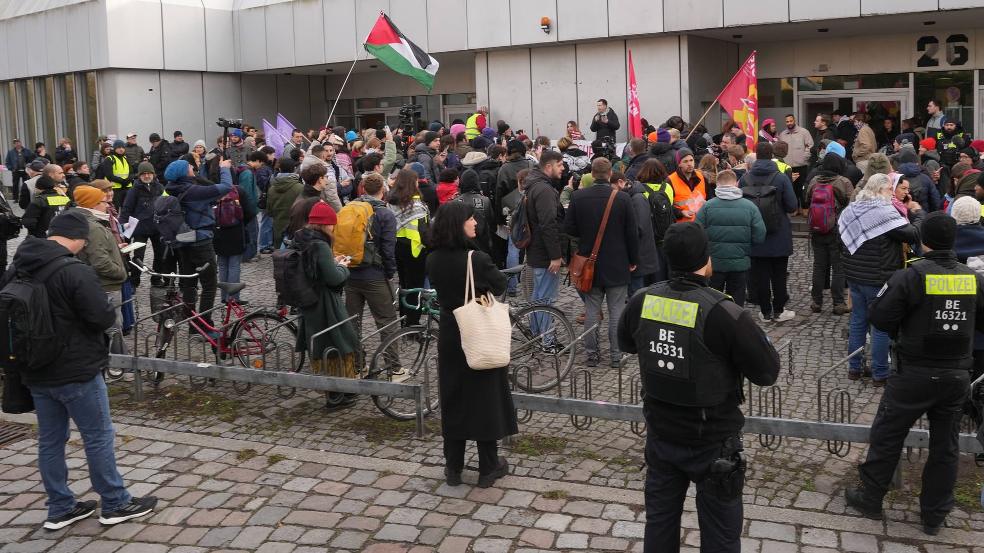 Berlin, Solidaritätskundgebung an der FU GER, Berlin,20240208,Berlin, Solidaritätskundgebung an der FU in Dahlem, gegen den Gazakrieg