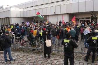 Berlin, Solidaritätskundgebung an der FU GER, Berlin,20240208,Berlin, Solidaritätskundgebung an der FU in Dahlem, gegen den Gazakrieg