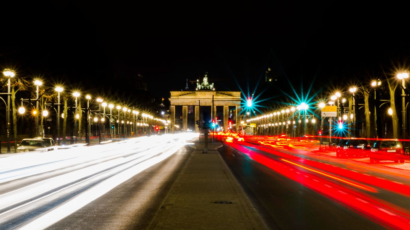 Verkehr in Berlin (Symbolbild): Auf vielen Hauptstraßen könnte bald wieder Tempo 50 gelten,
