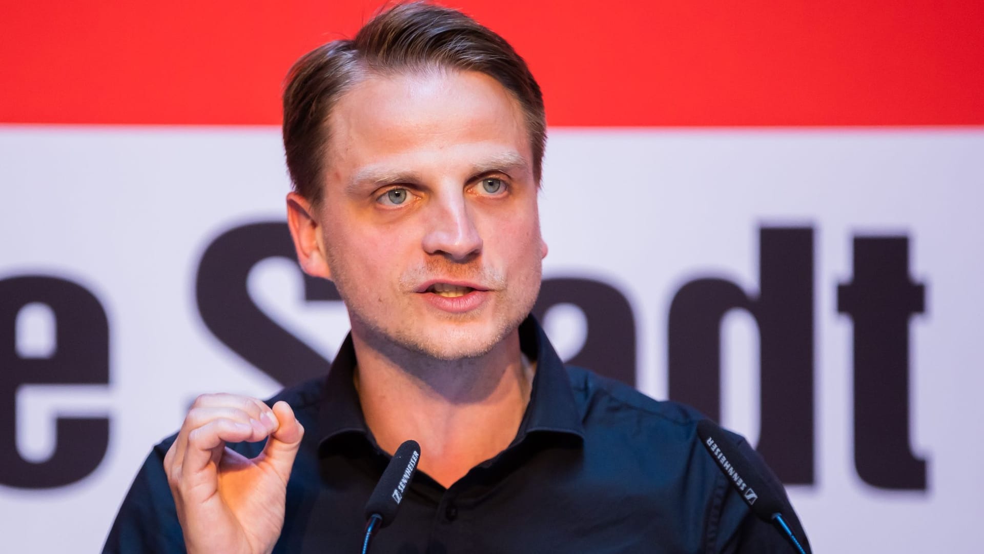 Der Berliner Linken-Chef Maximilian Schirmer: Bei der Teilwiederholung der Bundestagswahl fuhr die Linke ein stabiles Ergebnis ein.