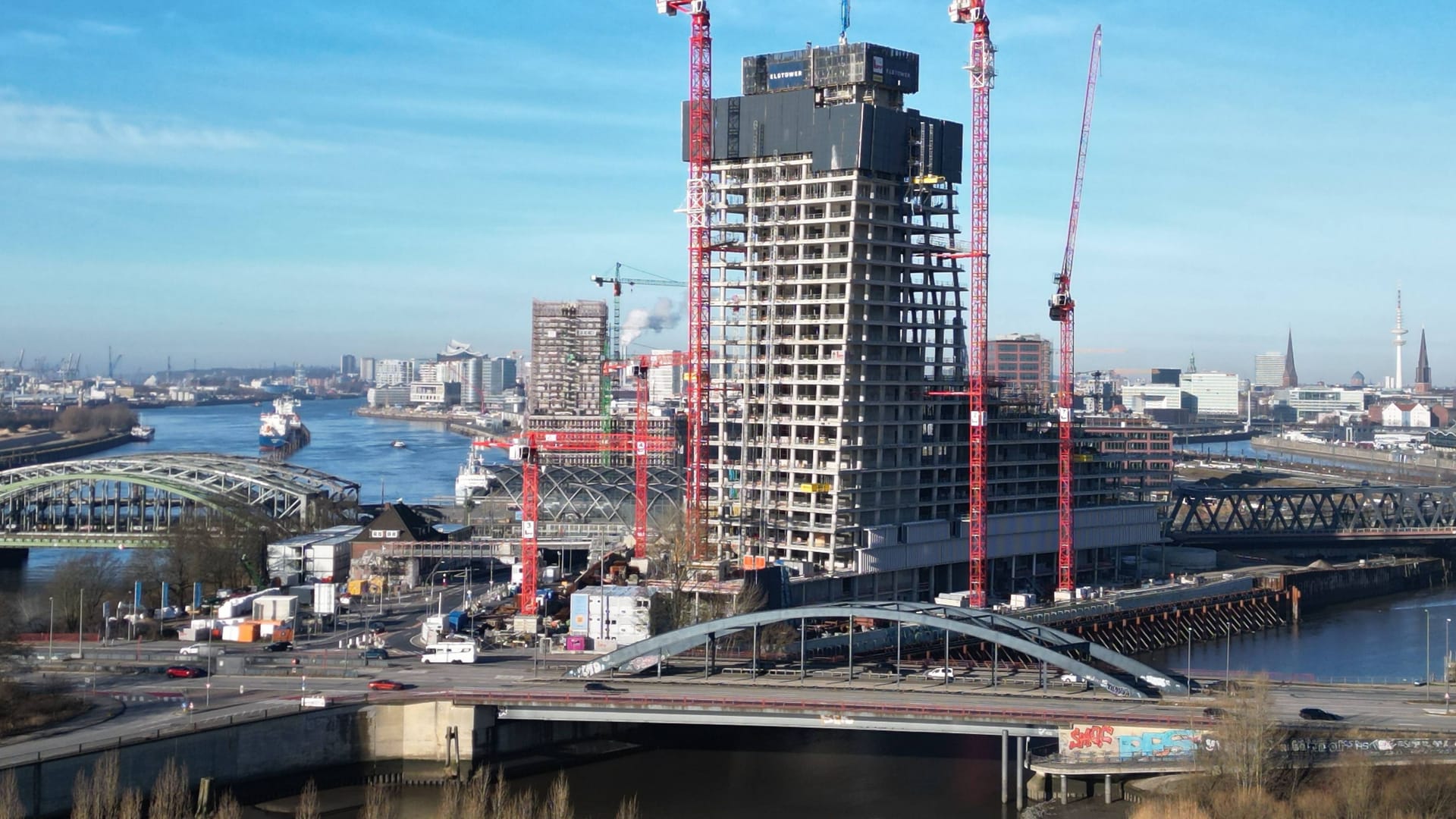 Der Elbtower an den Elbbrücken: Der Berliner Unternehmer Alexander Skora will den Turm als Kunstobjekt nutzen. Der Elbtower an den Elbbrücken: Der Berliner Unternehmer Alexander Skora will den Turm als Kunstobjekt nutzen.