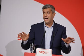 Raed Saleh, SPD-Landesvorsitzender (Archivbild): In Berlin lassen die Sozialdemokraten die Basis entscheiden.