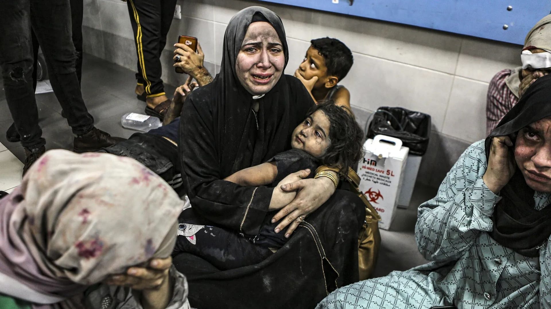 Verwundete Zivilisten im Al-Schifa-Krankenhaus in Gaza.