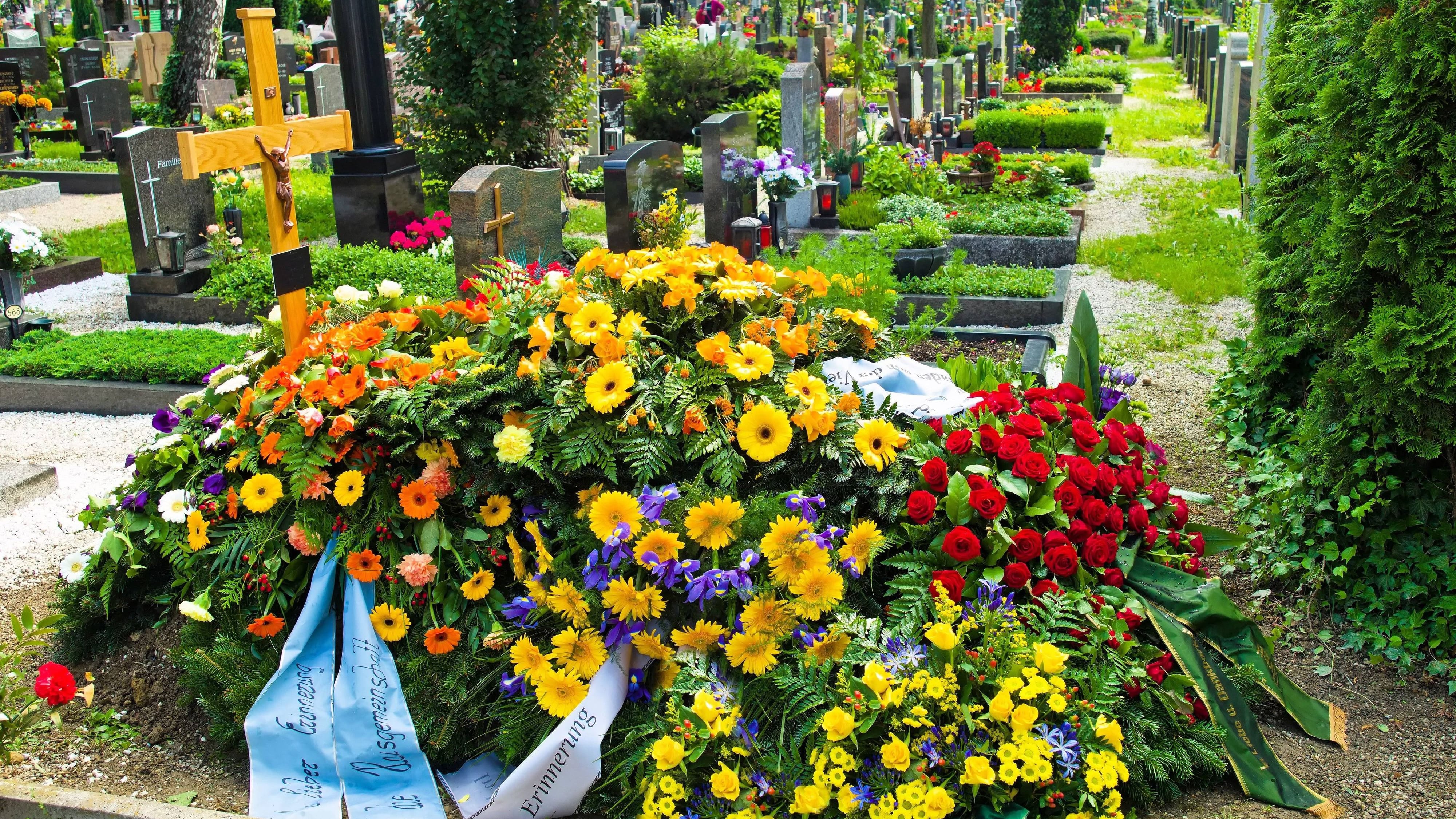 Beerdigungskosten: Wer muss die Rechnungen zahlen? Regeln einfach erklärt