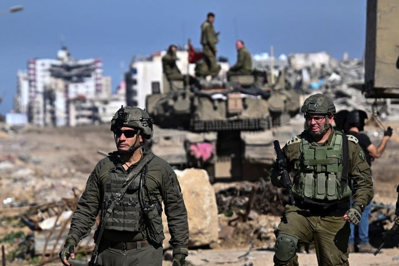 Israelische Soldaten im Gazastreifen: Unter anderem US-Präsident Biden hatte sich für eine Waffenruhe eingesetzt.