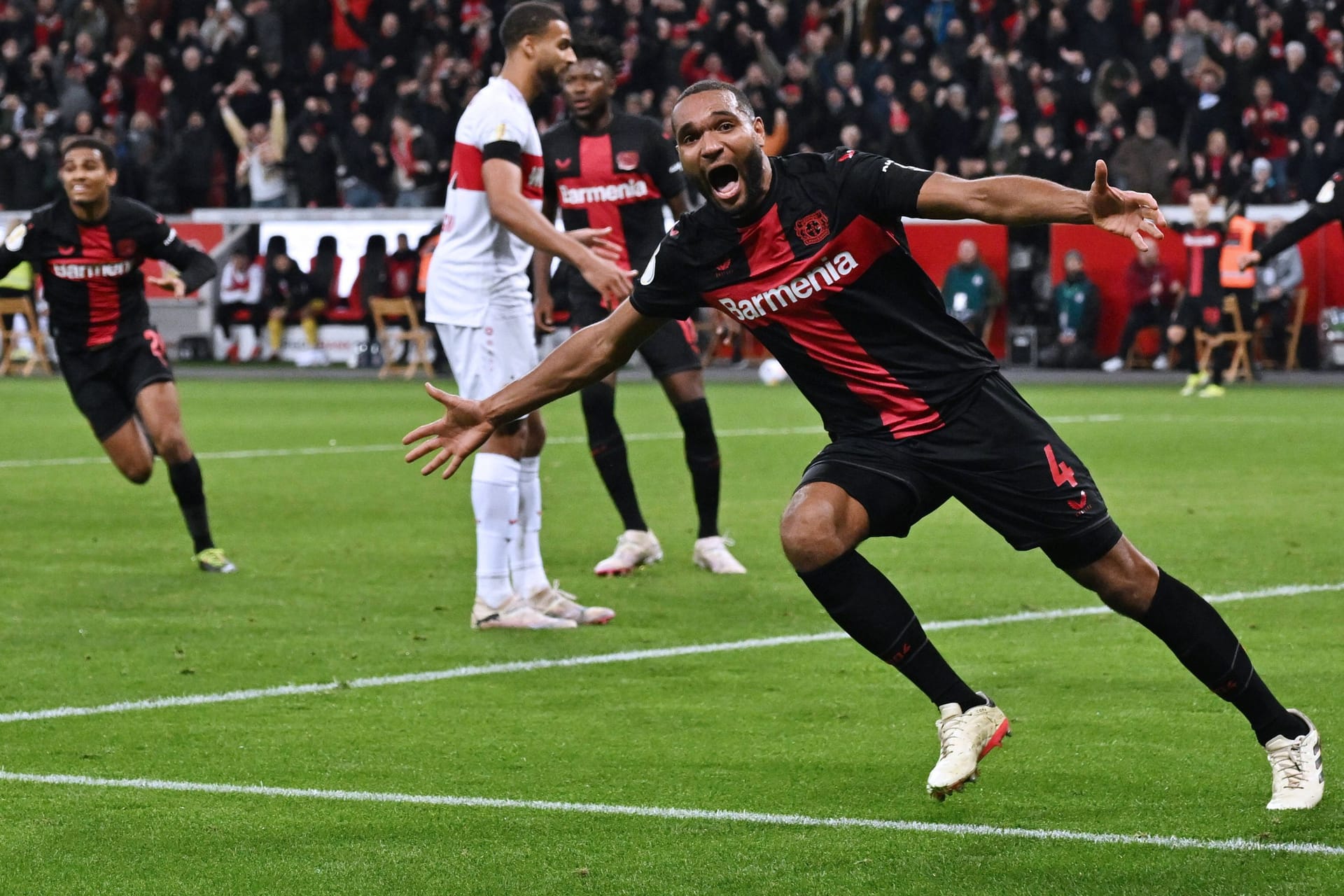 Jonathan Tah im Freudentaumel: Sein Last-Minute-Tor sicherte Leverkusen das Weiterkommen.