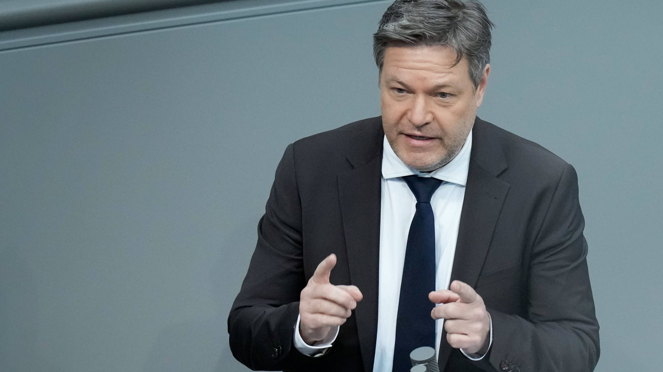 Bundestag: Bundesregierung stimmt für Wachstumspaket 