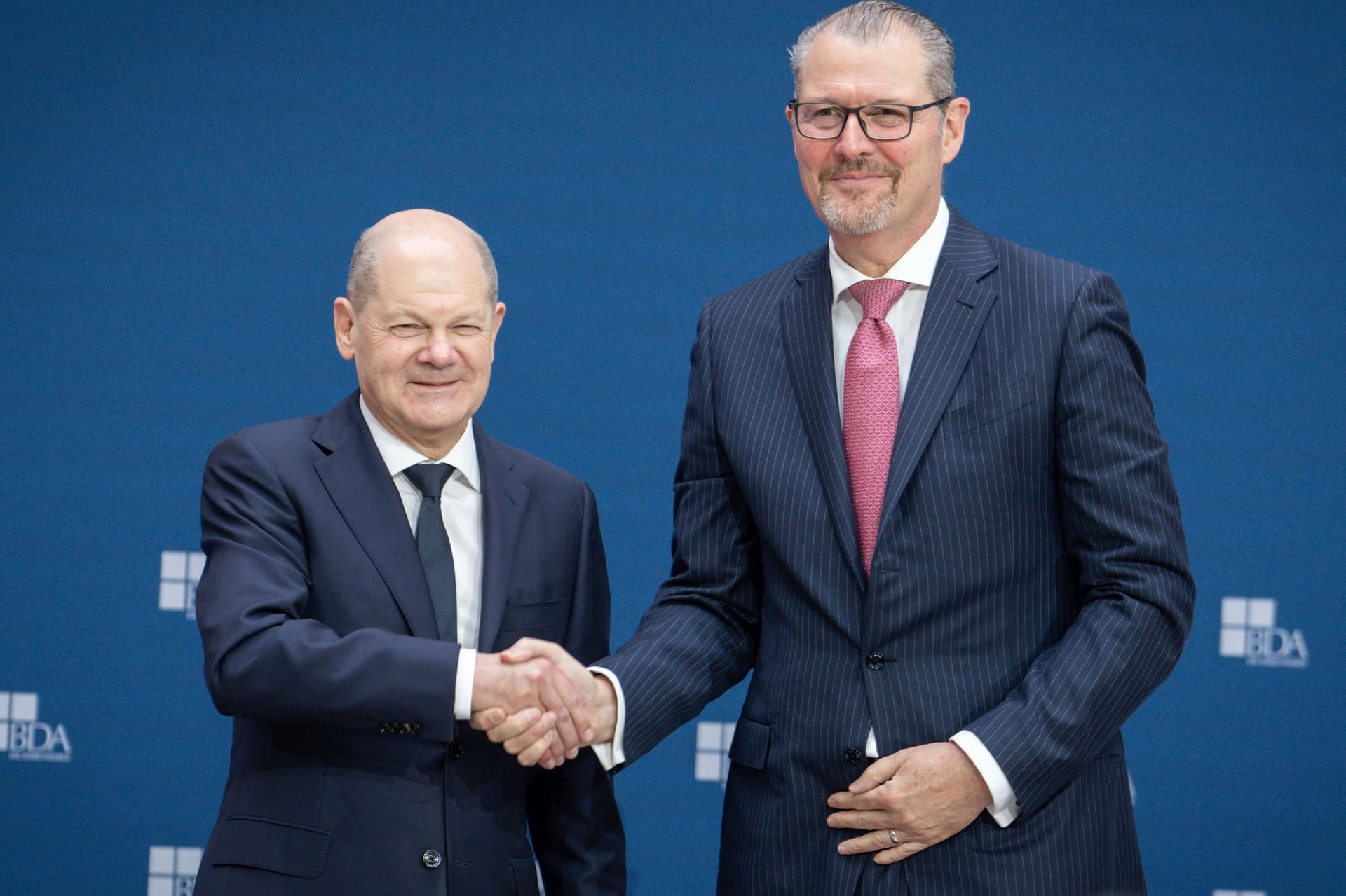 Bundeskanzler Olaf Scholz und Arbeitgeberpräsident Rainer Dulger am Dienstag in Berlin.