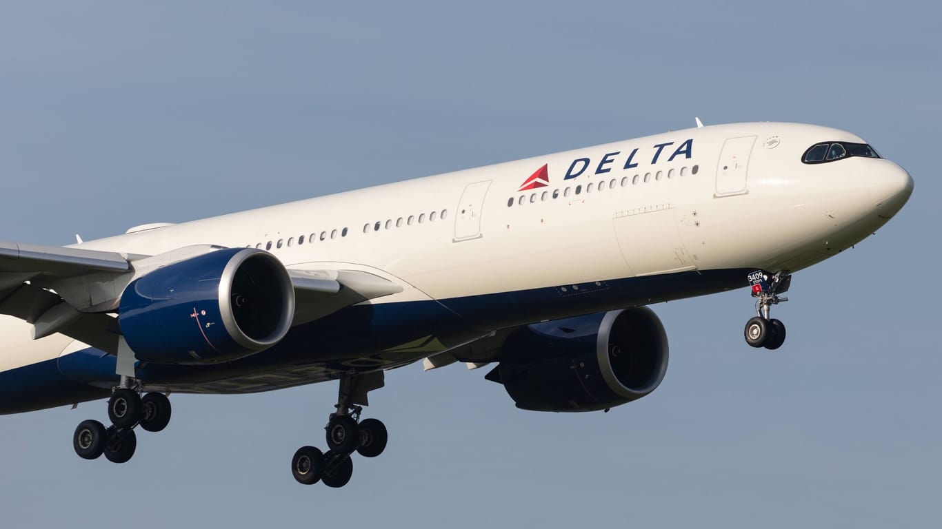 Eine Maschine von Delta Airlines (Archivbild): Die Fluggesellschaft zog Konsequenzen.