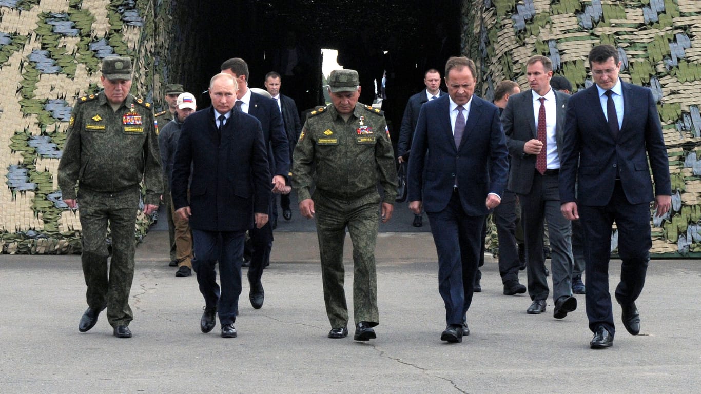 Russlands Präsident Wladimir Putin bei einem Besuch in Mulino: Die Übung auf dem Truppenübungsplatz im Jahr 2021 gilt als Generalprobe für den Angriff auf die Ukraine.
