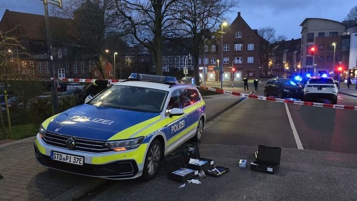 Tatort in Stade: Nachdem Männer in einer Shisha-Bar randaliert hatten, war mutmaßlich dieselbe Gruppe später an einer Messerstecherei beteiligt.