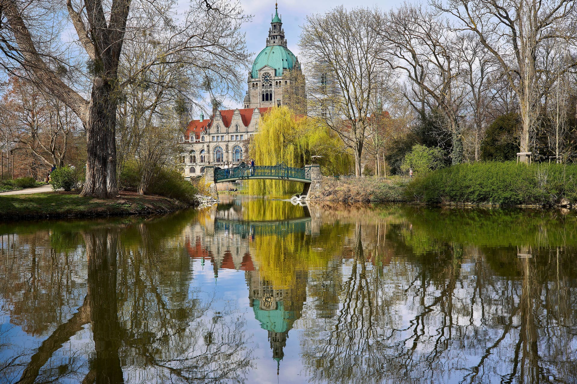 Das Neue Rathaus in Hannover (Archivbild): Wird die Stadtpolitik immer mehr von einem Zusammenschluss aus CDU, SPD und FDP bestimmt?