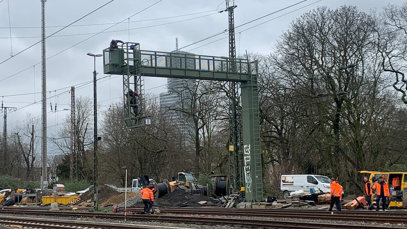 Arbeiten am Signalturm. Das Projekt kostet rund 110 Millionen Euro