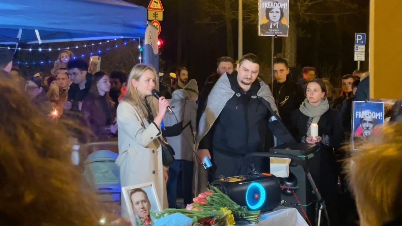 "Für die Freiheit Russlands": Natalia Korotkova auf einer Kundgebung in München.