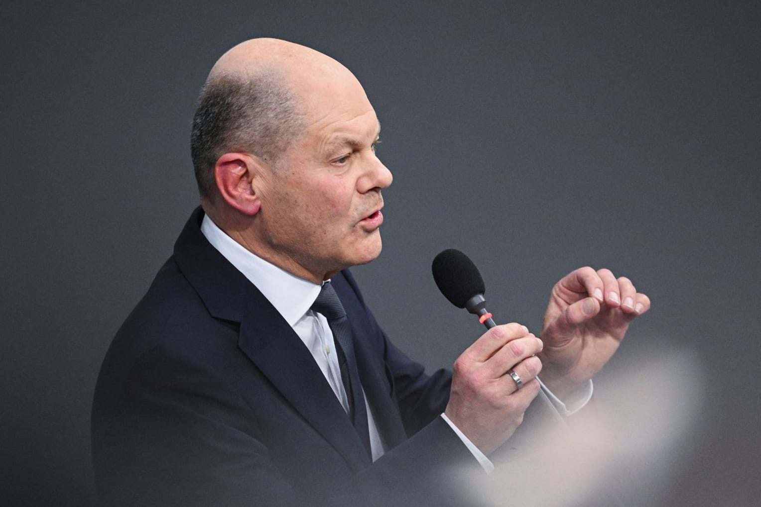 Scholz wird im Bundestag befragt: Der Kanzler muss sein Taurus-Nein immer wieder erklären.