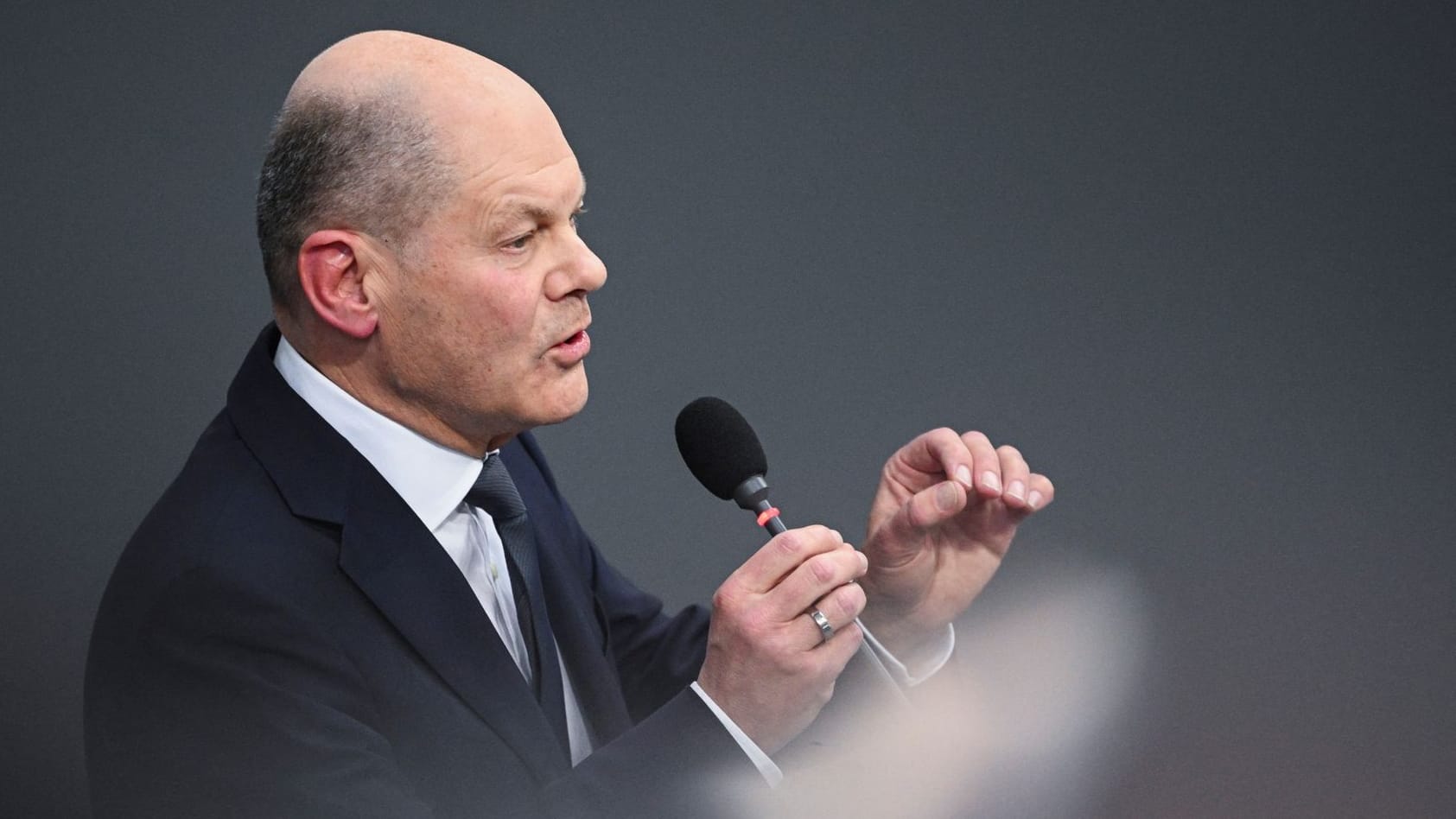 Scholz wird im Bundestag befragt: Der Kanzler muss sein Taurus-Nein immer wieder erklären.