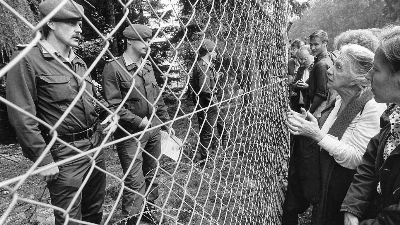 Etwa 180.000 Menschen demonstrierten am 11.10.1986 bei Hasselbach im Hunsrück gegen die Stationierung von Marschflugkörpern auf der nahe gelegenen Nato-Basis (Archivbild).