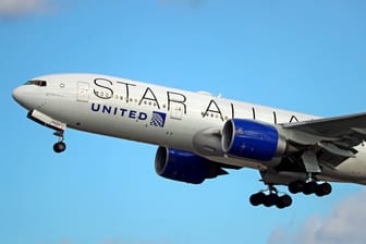 Eine Maschine von United Airlines (Archivbild): 150 Passagiere waren betroffen.
