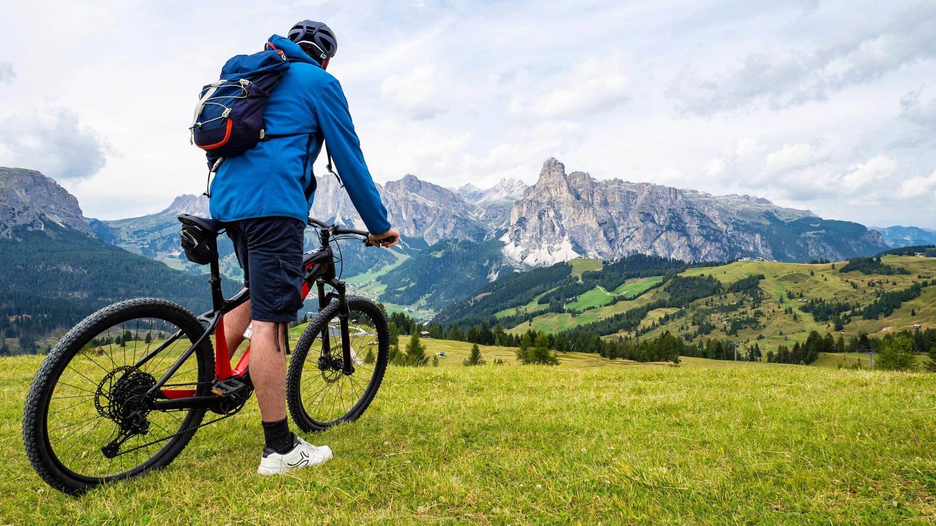 Auf dem E-Bike geht's einfacher voran: Mehr als sieben Millionen von ihnen surren bereits durch Deutschland.