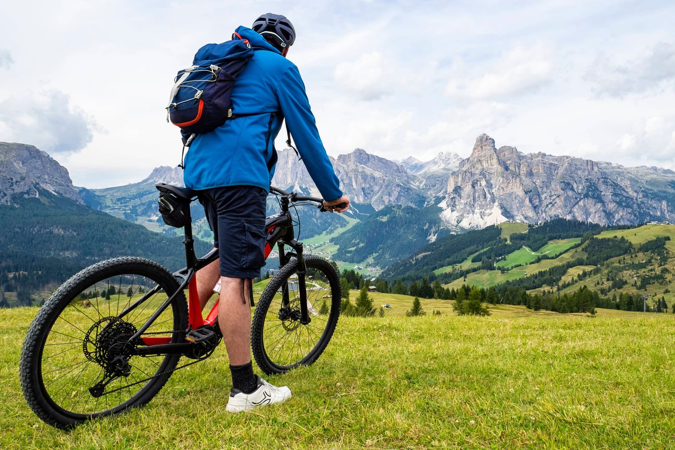 Auf dem E-Bike geht's einfacher voran: Mehr als sieben Millionen von ihnen surren bereits durch Deutschland.