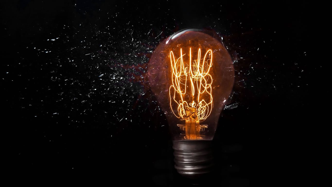 Glühbirne (Symbolbild): Während der "Earth Hour" werden tausende Lampen weltweit ausgeschaltet.