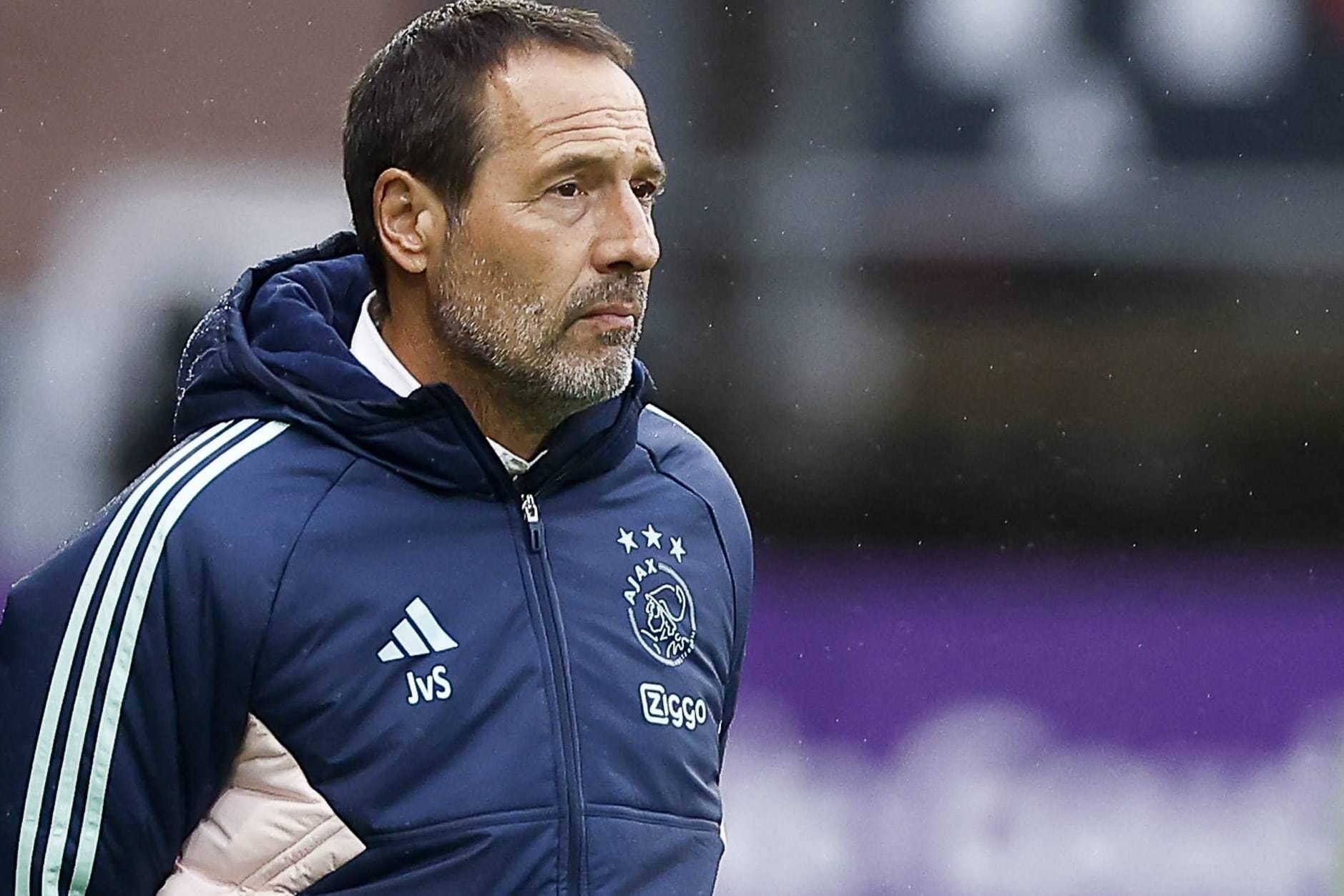 John van't Schip: Er hört als Trainer bei Ajax im Sommer auf.