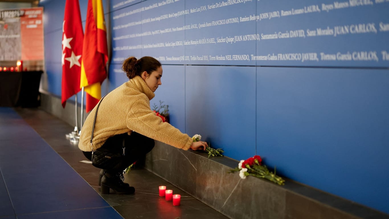 Gedenken an die Terroropfer: 193 Menschen starben bei dem Anschlag in den Bahnen.