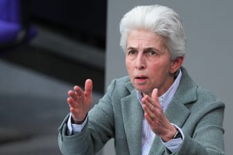 Marie-Agnes Strack-Zimmermann: Die Vorsitzende des Verteidigungsausschusses dringt auf Strafverfolgung.