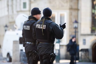 Beamte der Polizei Bremen: Sie staunten bei dem Mitbringsel nicht schlecht.