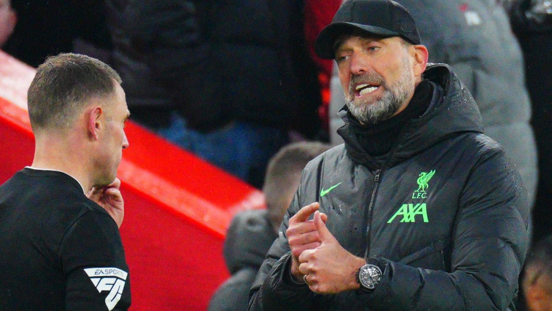 Kein Elfmeter für Liverpool: Jürgen Klopp (r.) war nach dem Spitzenspiel verärgert.