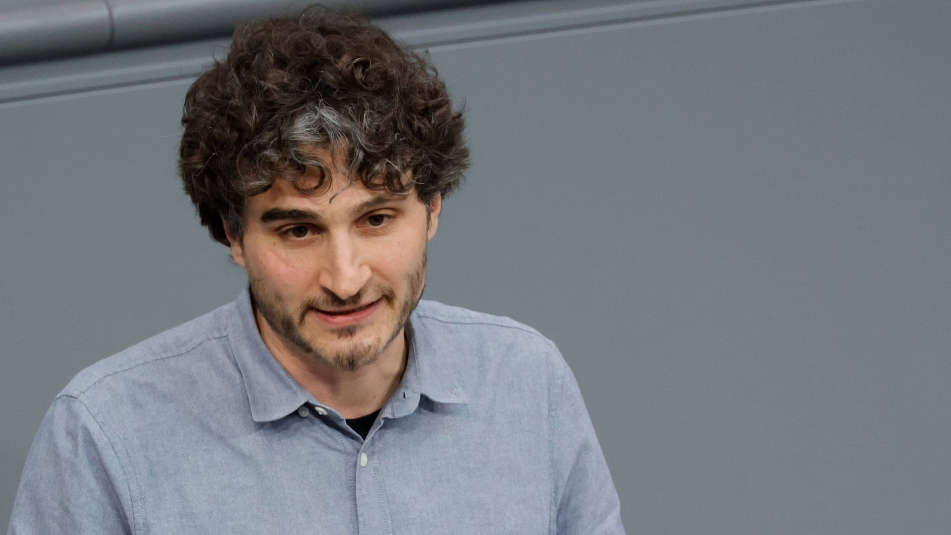 Ates Gürpinar: "Die Regierung muss eingreifen und die Arbeitszeit zügig mit vollem Lohnausgleich reduzieren."